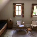 Malá Svatá Hora - Penzion&restaurace Affittacamere Mníšek pod Brdy